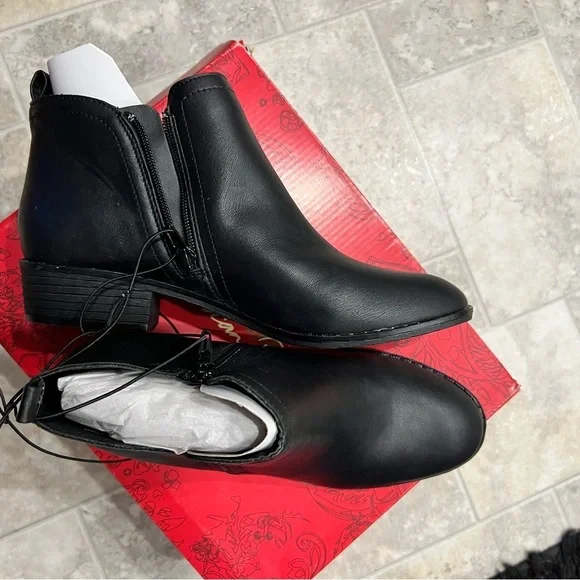 Women’s short black booties boots American Rags 8.5 8 1/2 cadee NEW NIB - Picture 1 of 5